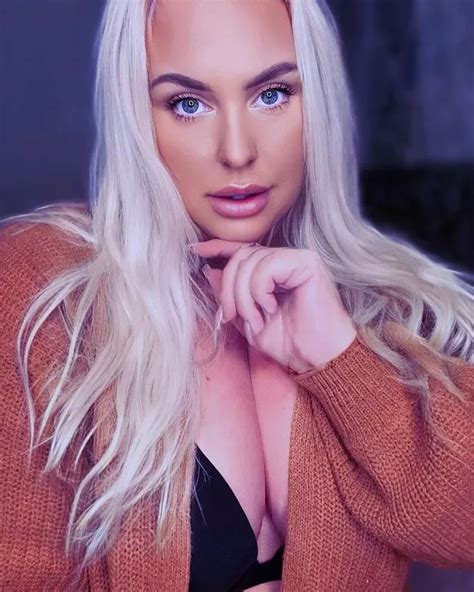 Mum Ria Rose Becomes Curvy Model Thanks To Sexy Snaps Daily Star