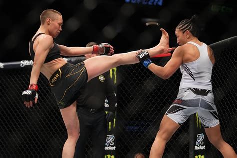 Ufc Carla Esparza Wins Title Over Rose Namajunas In Bizarrely