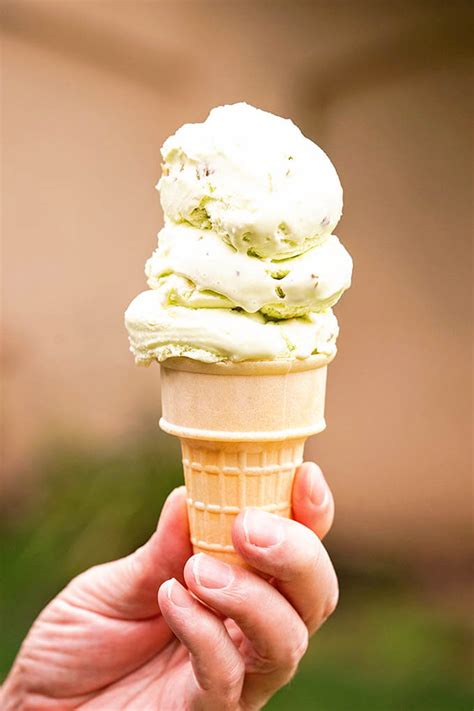 Calling all ice cream lovers! Homemade Pistachio Ice Cream Recipe - Bowl Me Over