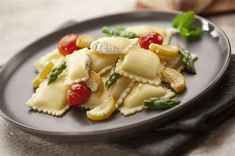 Four Cheese Ravioli With Asparagus And Cherry Tomatoes Rosina Foods