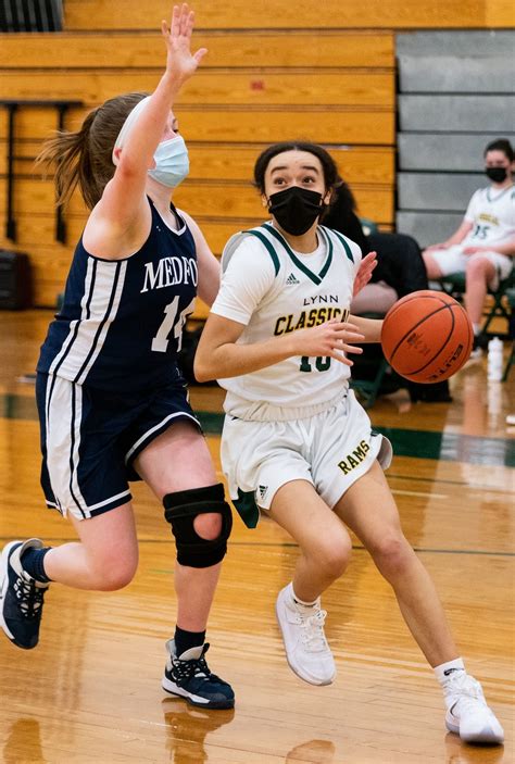 Lynn Classical Girls Basketball Hangs On To Beat Medford Itemlive