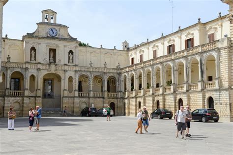 Buchen sie ihren mietwagen heute auf dem größtem mietwagenportal der welt. Episkopaler Palast Auf Duomoquadrat In Lecce, Italien ...