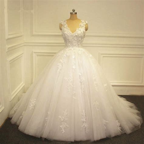 2017 Flowers Ball Gown A Line Wedding Dresses Lace Appliques Whiteivory Bridal Gown On Luulla