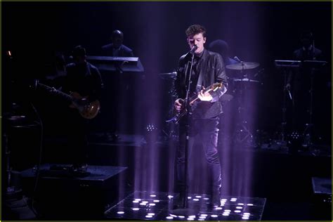 Shawn Mendes Sings Fall Tweets Performs Mercy On Fallon Video