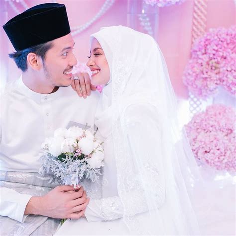 Terlihat juga sederet rekan artis yang membuat pesta afgan makin heboh, sebut saja rossa, bunga citra lestari, aming, nino ran hingga richard kyle. GAMBAR DAN VIDEO NIKAH FATTAH DAN FAZURA | Foto pengantin ...