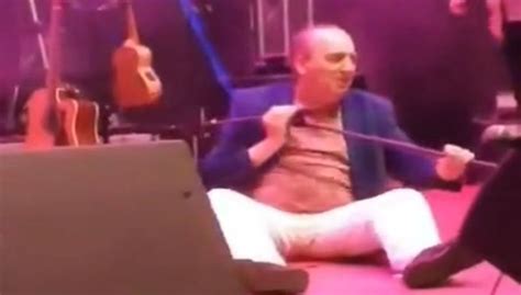 VIDEO HIT NA INTERNETU Pijani Mladen Grdović pao na pozornici