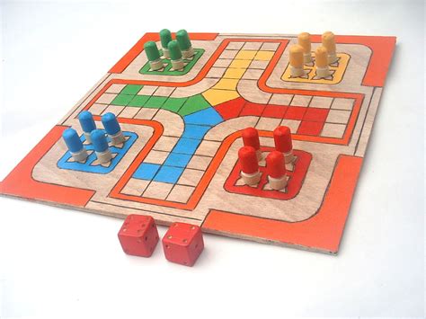 Descubra os jogos de tabuleiro online pelos quais pode optar e comece hoje mesmo a praticar a sua estratégia. Kit com 4 jogos de tabuleiro - Ludo no Elo7 | ACM ...