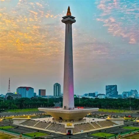 Wisata Monas Jakarta Ketika Malam Hari Bagus Nggak Ya Go Trip Indonesia