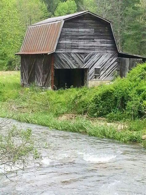 Pin By S Knowles On Eye Catching Old Barns Farm Barn Country Barns