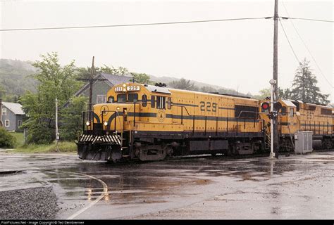 Railpicturesnet Photo Mec 229 Maine Central Ge U25b At Danville