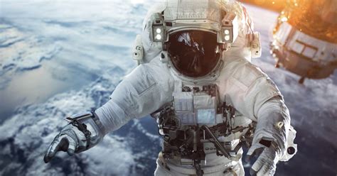 An astronaut is a person trained, equipped, and deployed by a human spaceflight program to serve as a commander or crew member aboard a spacecraft. NASA zoekt komische astronaut om de sfeer erin te houden ...