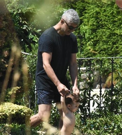 Özcan deniz oğlu kuzey'i seni çok bekledim setine götürdü! Bodrum'da tatilde olan Özcan Deniz ve Feyza Aktan ...