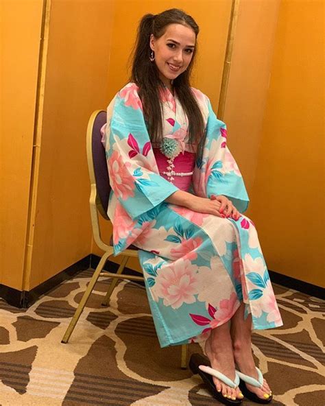 Alina Zagitovaさん azagitova Instagram写真と動画 フィギュアスケートのドレス ザキトワ