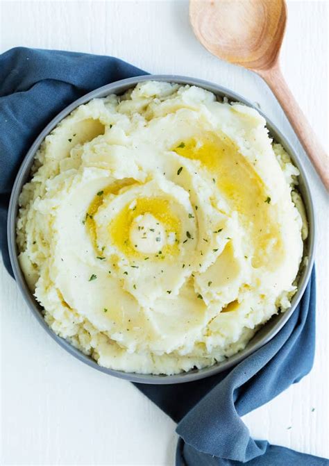 Make holiday meal prep easier! Instant Pot Mashed Potatoes - The Cozy Cook