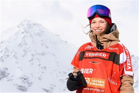 Fearlessly sending her first cliff deep she managed to hold her line. Freeride: Elisabeth Gerritzen voulait «tout risquer ...