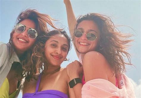 Meet Alia Bhatts Bffs She Is Vacationing With In Maldives Opoyi