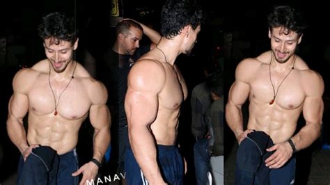 Tiger Shroff Looking Hunk B Dy In Shirtless Look Soty Promotion