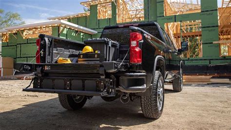 Chevys Big Silverado Hd Gets Multi Flex Tailgate Option