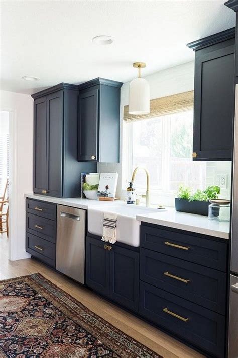 This kitchen, with a blue cabinet, seems to look bigger and more spacious than before. 30+ Awesome Small Farmhouse Kitchen Decor Ideas Best For ...