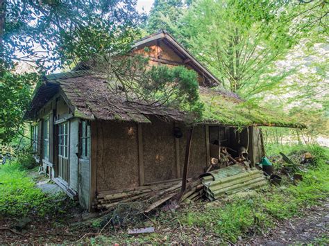 Ghost Houses Haunt A Rapidly Aging Japan Ghost House Japanese Ghost Abandoned Houses