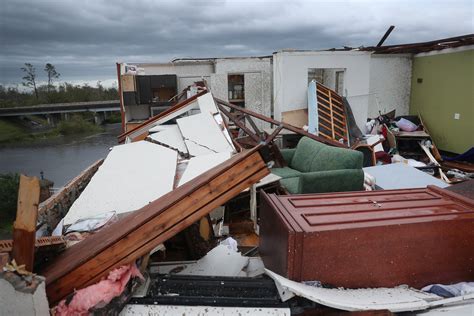 Photos Hurricane Laura Leaves Trail Of Damage After Landfall Nbc 7
