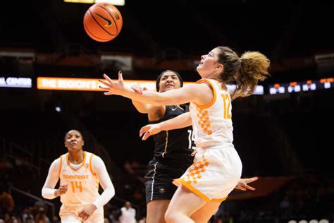 Edie Darby Sparks Cheers From Fans Teammates In Lady Vols Win Over