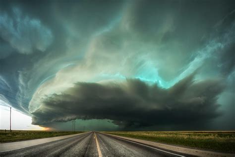 The Jaw Dropping Photography Of Storm Chaser Mike Hollingshead Artofit