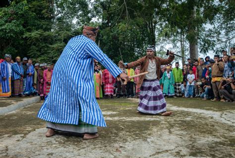 Tari Malulo Pariwisata Indonesia