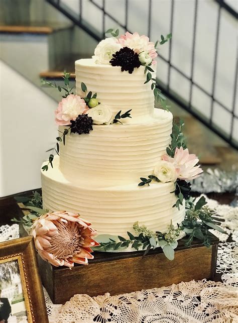 34 Buttercream Wedding Cake Photos