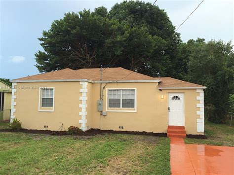 1946 NW 43rd St, Miami, FL 33142 | Zillow