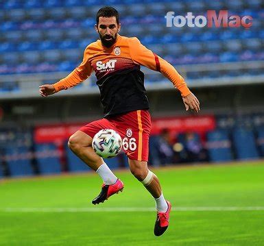 İspanya'nın günlük gazetelerinden el pais, arda turan krizini, arda turan'ın drifti, bir şarkıcının burnunu kırdı ve sonra silah çekti şeklinde yayınladı. İspanya Arda Turan'ı konuşuyor! Barcelona... - Son dakika ...