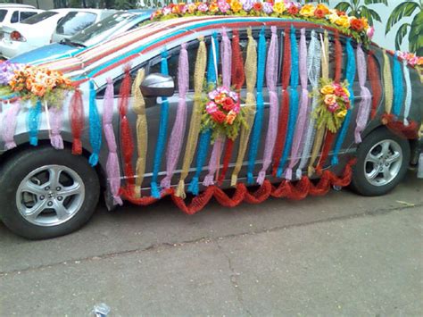 Try out this new party idea by decorating cars for different themed celebrations such as birthdays and graduations using $1 supplies from dollar tree! Wedding Car Decorations Ideas - for life and style