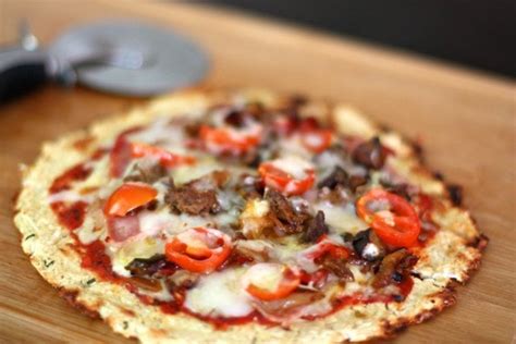 Meat lovers' pizza, to me, means it needs at least three things: Meat Lovers Pizza with Cauliflower Crust and Giveaway ...
