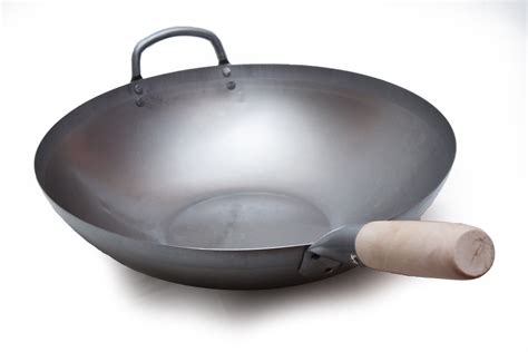 Traditional Chinese Carbon Steel Wok With Wooden And Steel Ear Handle