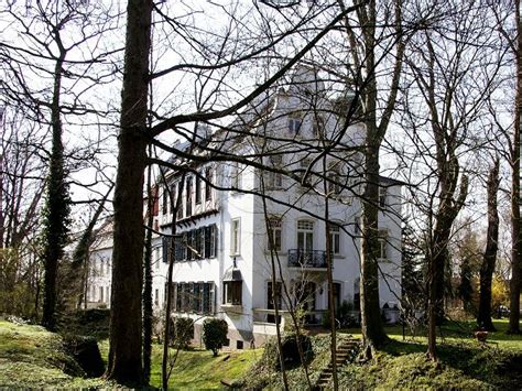 Riesige erdlöcher klaffen in erftstadt, häuser sind ganz oder teilweise eingestürzt. Erftstadt