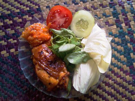 Makanan yang baik bisa membuat ikan cupang cepat besar dan lebih cantik. BANYAKINFO.TK: Gambar makanan