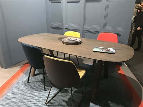A good feng shui dining room brings consensus tranquility, arouses hunger, and strengthens the emotional bonds between family and friends who dine there together. Feng Shui Dining Room Layout for Optimum Health & Happiness