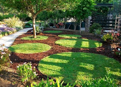 See more ideas about backyard landscaping, garden design, backyard. Landscaping Ideas With Black Mulch - Home Decorating Ideas