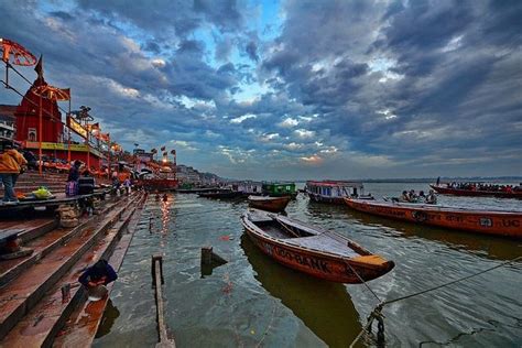 Paseo En Barco En El Río Ganges Todo India