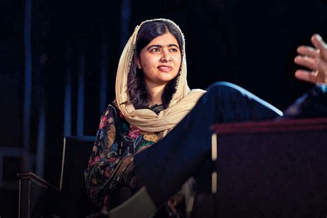 How one girl stood up for education and changed the world (young readers edition), and more on thriftbooks.com. Suma - Lider Social: Conoce a Malala Yousafzai