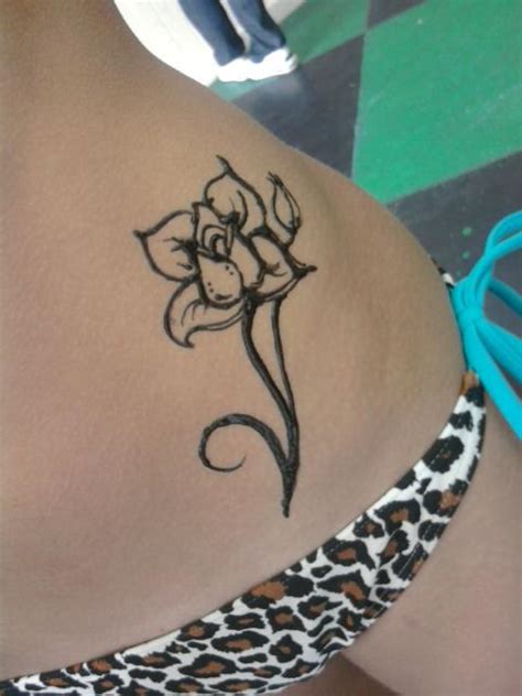 The most amazing henna tattoo and design pictures and descriptions ever. simple rose henna by punxgirl on DeviantArt