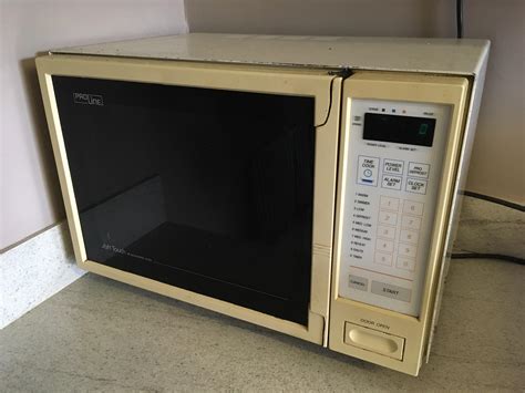 My Late Grandparents Microwave Oven They Used In Their Fish And Chip