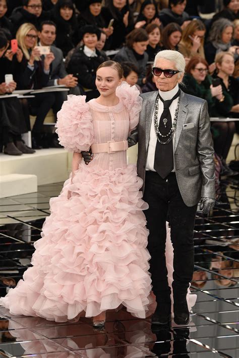 Karl Lagerfeld Die Legendärsten Chanel Looks Brigittede