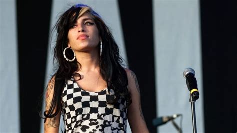 Grammy Museum Slates First Us Amy Winehouse Exhibit For Early 2020