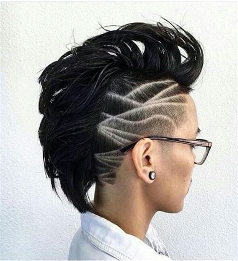 Stoere kapsels. | Mohawk hairstyles, Hair styles, Shaved hair designs