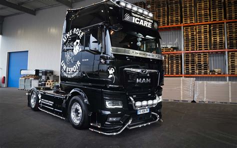 Extravagant Gestylter Truck Im Zeichen Der Rose Truckers World Deutschland