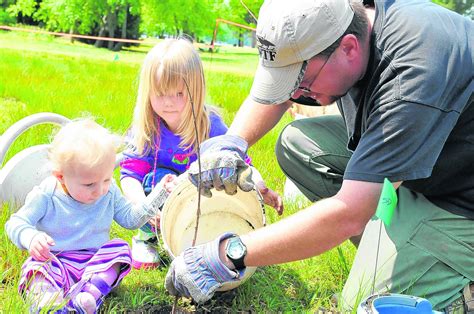 Dpw Provides Environmental Lessons For Earth Day Article The United