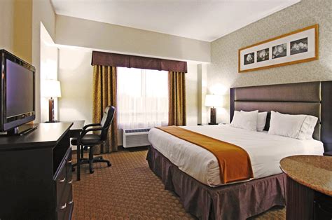 Holiday Inn Express Hotel And Suites Ottawa Airport In Ottawa On Room