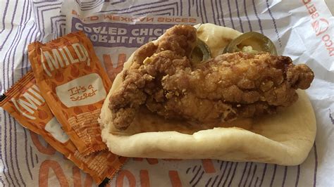 We Tried Taco Bells New Crispy Chicken Sandwich Taco Heres What You Need To Know