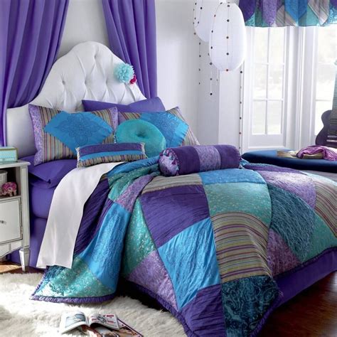 Colors That Go With The Purple To Emphasize The Artistic Skills Teal